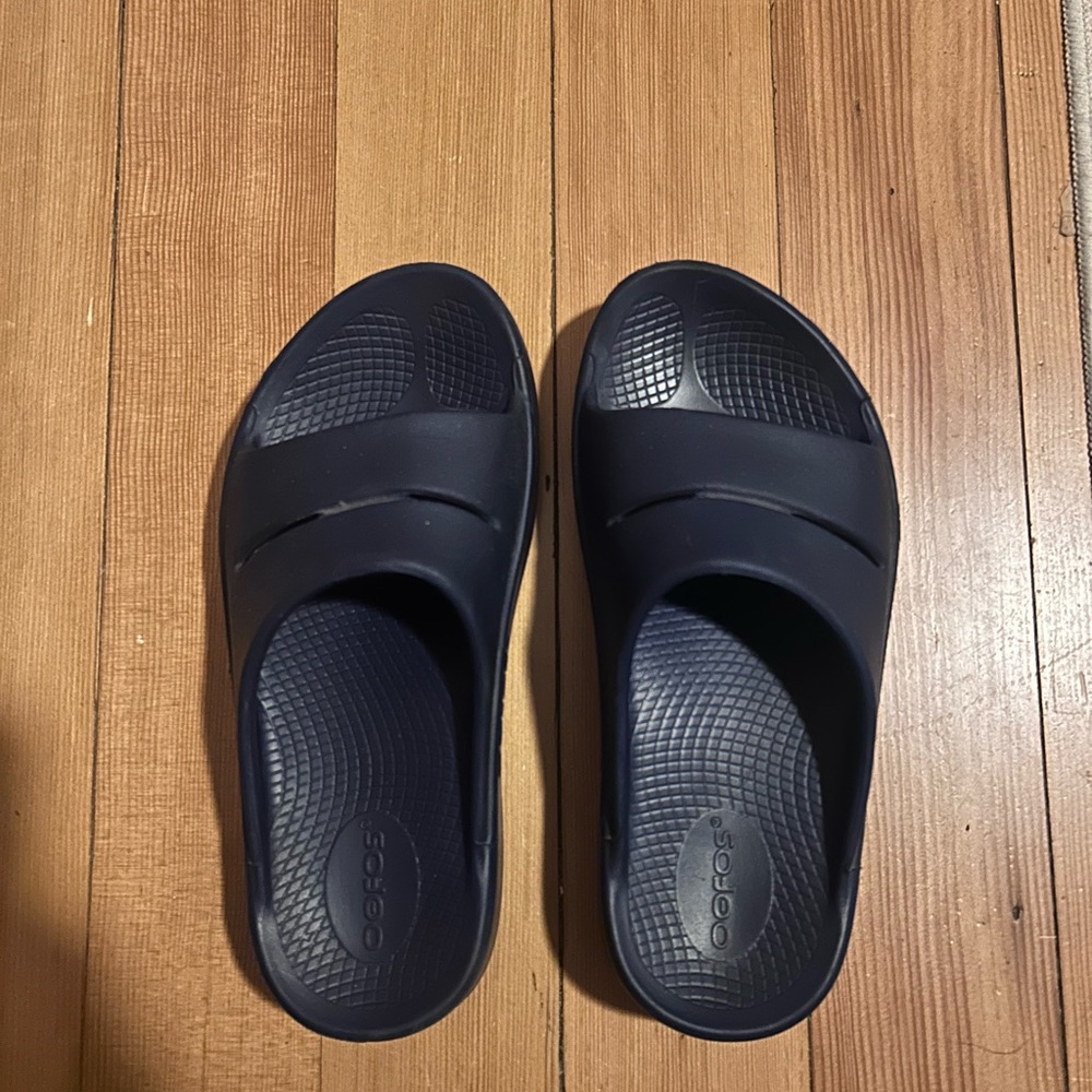 OOFOS Navy Slide Sandals